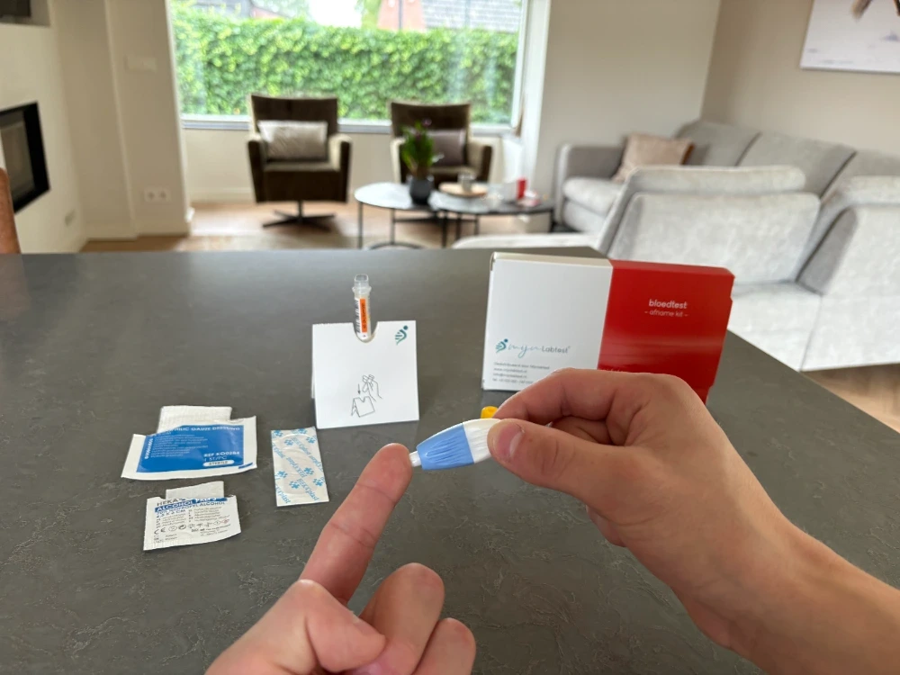 Faites votre prise de sang testostérone à la maison avec une lancette
